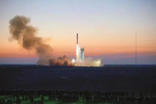 2015年12月17日，“悟空”号在酒泉卫星发射中心发射升空。