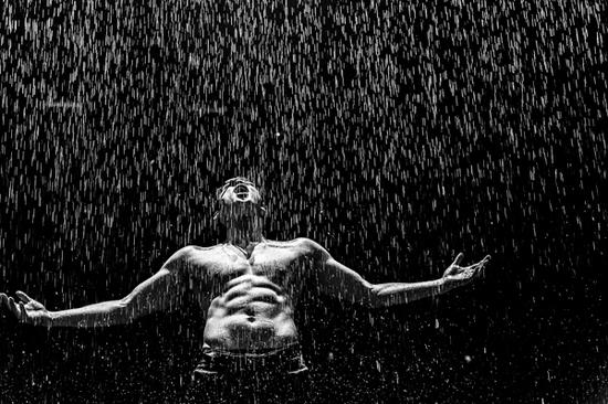 2年军旅,rain的八块腹肌是不是更结实了?