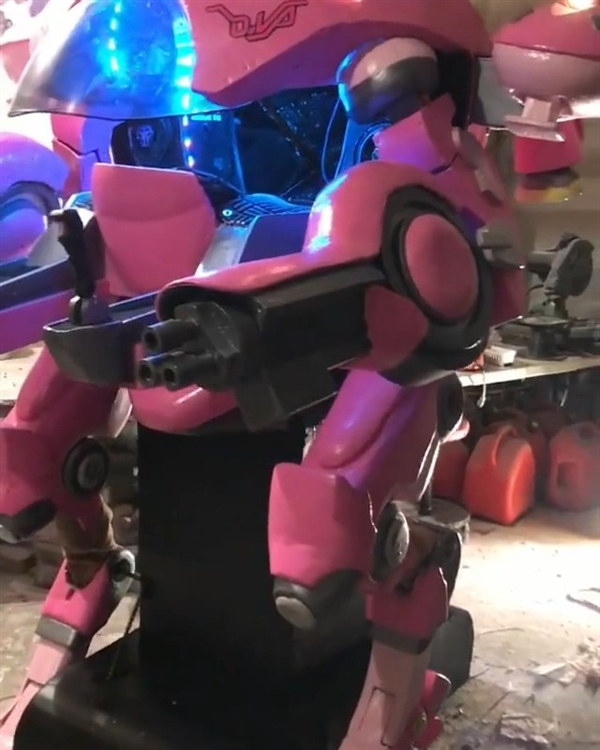 有爱老爸手工造出最强d.va机甲:驾驶起来狂奔如飞